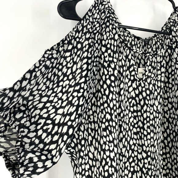 Express Black White Printed Slit Sleeve Blouse - Picture 5 of 8